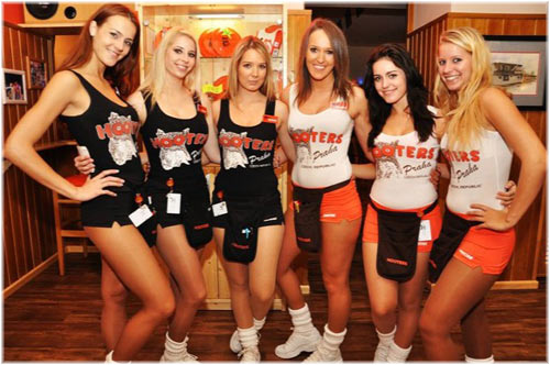 hooters_girls_prague.jpg